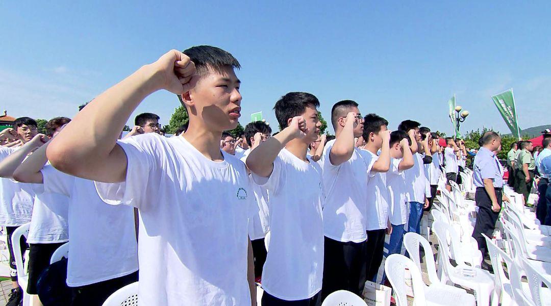 兵役登記證上大學(xué)一定要嗎？詳解兵役登記與大學(xué)入學(xué)要求，關(guān)于兵役登記證與大學(xué)入學(xué)要求的詳解，是否上大學(xué)必須持有兵役登記證？