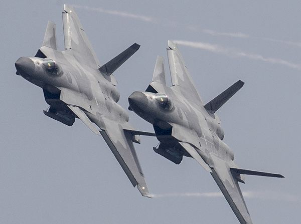 軍事震撼，20架轟炸機傾瀉240枚導(dǎo)彈的力量展示，軍事震撼，20架轟炸機傾瀉導(dǎo)彈力量展示日