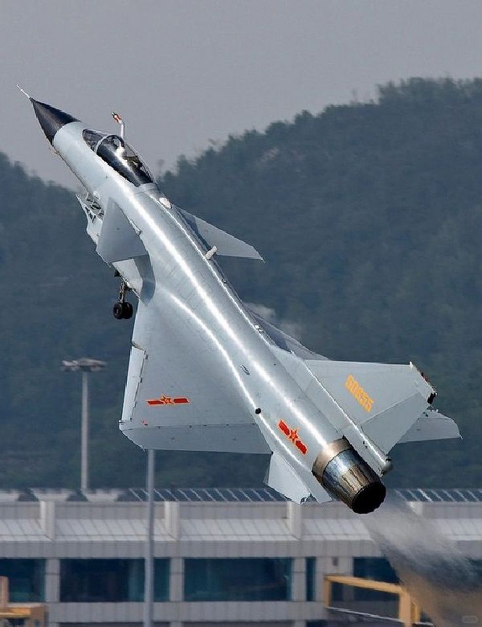 殲-10戰(zhàn)斗機(jī)是幾代機(jī)？全面解析中國空軍的主力戰(zhàn)機(jī)，中國空軍主力戰(zhàn)機(jī)殲-10戰(zhàn)斗機(jī)的全面解析，幾代機(jī)？