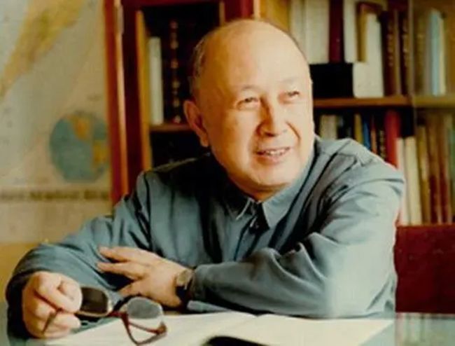 錢學(xué)森資料簡介，中國航天之父的傳奇人生，中國航天之父錢學(xué)森，傳奇人生的簡介