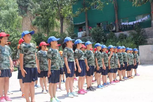 軍事夏令營視頻，體驗軍事訓(xùn)練，展現(xiàn)青少年風(fēng)采，軍事夏令營體驗之旅，青少年風(fēng)采展現(xiàn)與軍事訓(xùn)練紀(jì)實