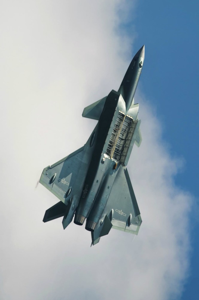 揭秘殲-20高清圖片，中國空軍新一代隱形戰(zhàn)機的風(fēng)采，揭秘殲-20高清圖片，中國新一代隱形戰(zhàn)機風(fēng)采展示